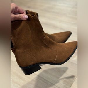 Brown suede leather ankle boots, brand new from Zara!!